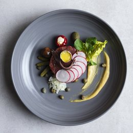 Tatar z polędwicy wołowej